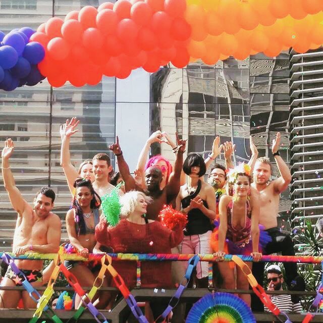 BrianJSmithBRA's tweet photo. 📸 | Neste último fim de semana completou 6 anos, que ocorreu a 20° Parada LGBTQIA+ de São Paulo em 2016. 

Brian J. Smith veio para o Brasil para as gravações do 6º episódio, da segunda temporada de @Sense8, confira algumas lembranças. ❤️ @BrianJacobSmith #sense8 #sense8inbrazil https://t.co/tmudKO7Xve