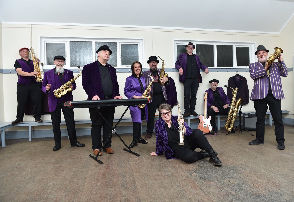 Blowjangles tweet media