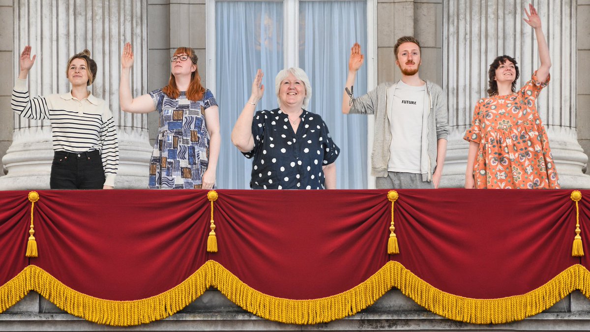 SocialProgress's tweet photo. We're busy having fun at the party in the palace! You can barely even spot the difference between #TeamSoPro and the royals when we went out to address the crowds....
We hope you're having a right regal Jubilee weekend!
#PlatinumJubilee #QueensJubilee #SoProHigh5 https://t.co/T1JmKL8Js4