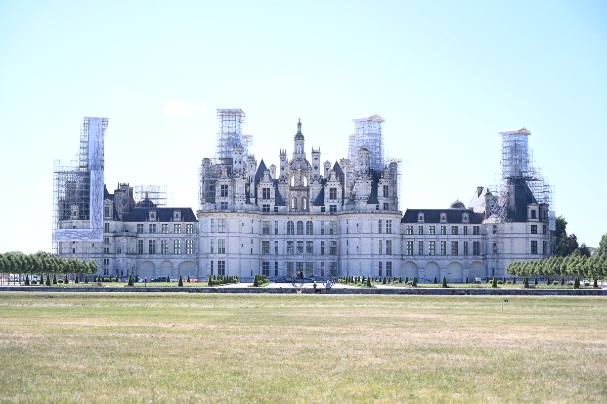 G_Peltier's tweet photo. Loin des racailles, de la délinquance et de l’immigration massive promues par @EmmanuelMacron, nous portons les valeurs de la France rurale, du bon sens et de l’enracinement. 
De Saint-Laurent-Nouan à Chambord, vive la France du travail, du mérite et de l’honneur ! #mon41 https://t.co/oedS8Mj6f4