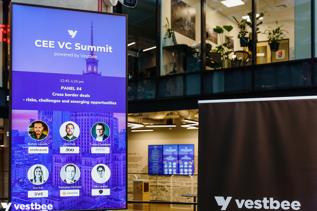 EnisHulli's tweet photo. 😍Warsaw is fun and all, but have you seen Wroclaw yet?

⛲Had a great time in Poland over the past week thanks to @vestbee_com's VC Summit and @WolvesSummit with @esatacar 

👼I'll be coming to Poland more frequently and hoping to announce more exciting news soon! https://t.co/qZEm1GvwYH