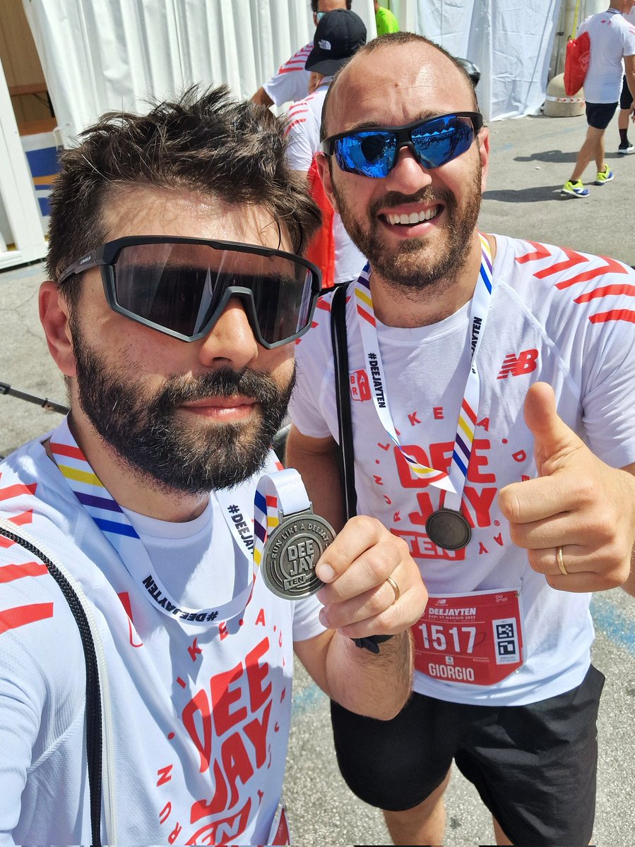 domynus23's tweet photo. #deejayten #deejaytenbari @radiodeejay 😎👋 https://t.co/G7ZrUKAtG1