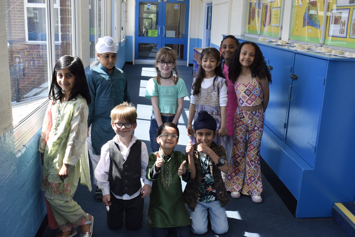 MrAndrews0's tweet photo. @UplandsManor @MrsHussain_ https://t.co/HIYP8bQ8uA