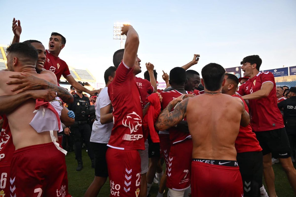 ESPSolutionsES's tweet photo. ¡Ascenso a 1ª RFEF! 💪
Enhorabuena @realmurciacfsad ⚽
Este es el principio de la #vuelta del 🤴
#MURCIA, YO TE QUIERO ❤️
#ESPsolutions #RealMurcia #AscensoAPrimeraRFEF #equipo #union #aficcion #patrocinadores #oficiales #orgullo #vamosrealmurcia #murciayotequiero https://t.co/FSu8Ox7Put