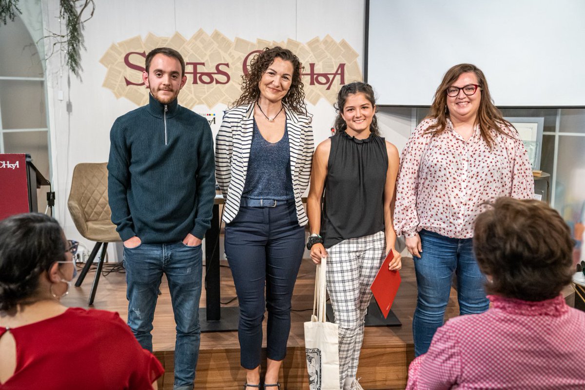 unirioja's tweet photo. Javier Morales Palomo, del Colegio Escuelas Francesas de Sevilla, Marta López Bastida, del @ieslalaboral, y Ágata Amilburu Doménec, del colegio @maristaslogrono, ganan el IX concurso #CientíficoLiterario.

¡Enhorabuena, 👏👏👏👏!

ℹ️ https://t.co/7j77mGHrrY https://t.co/h2KbA9F50a