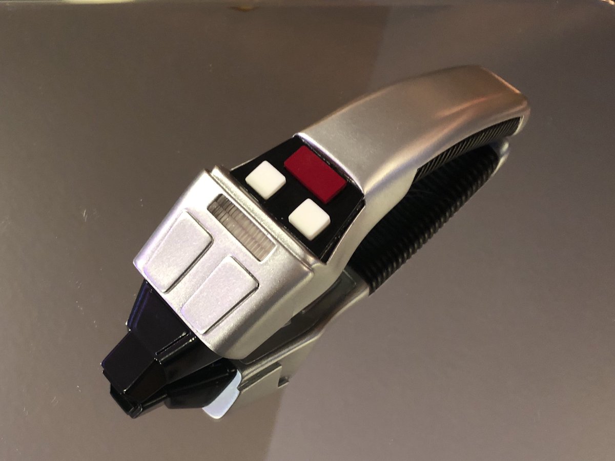 GeekToyLove's tweet photo. All buttoned up and everything still works. This Starfleet Type 2 Phaser (Boomerang) is all done and can ship out Tuesday. Body by Stapleton, electronics you GMProps
#2022Commissions #GeekDen #StarTrek #StarTrekVoyager https://t.co/02eN174Oaj