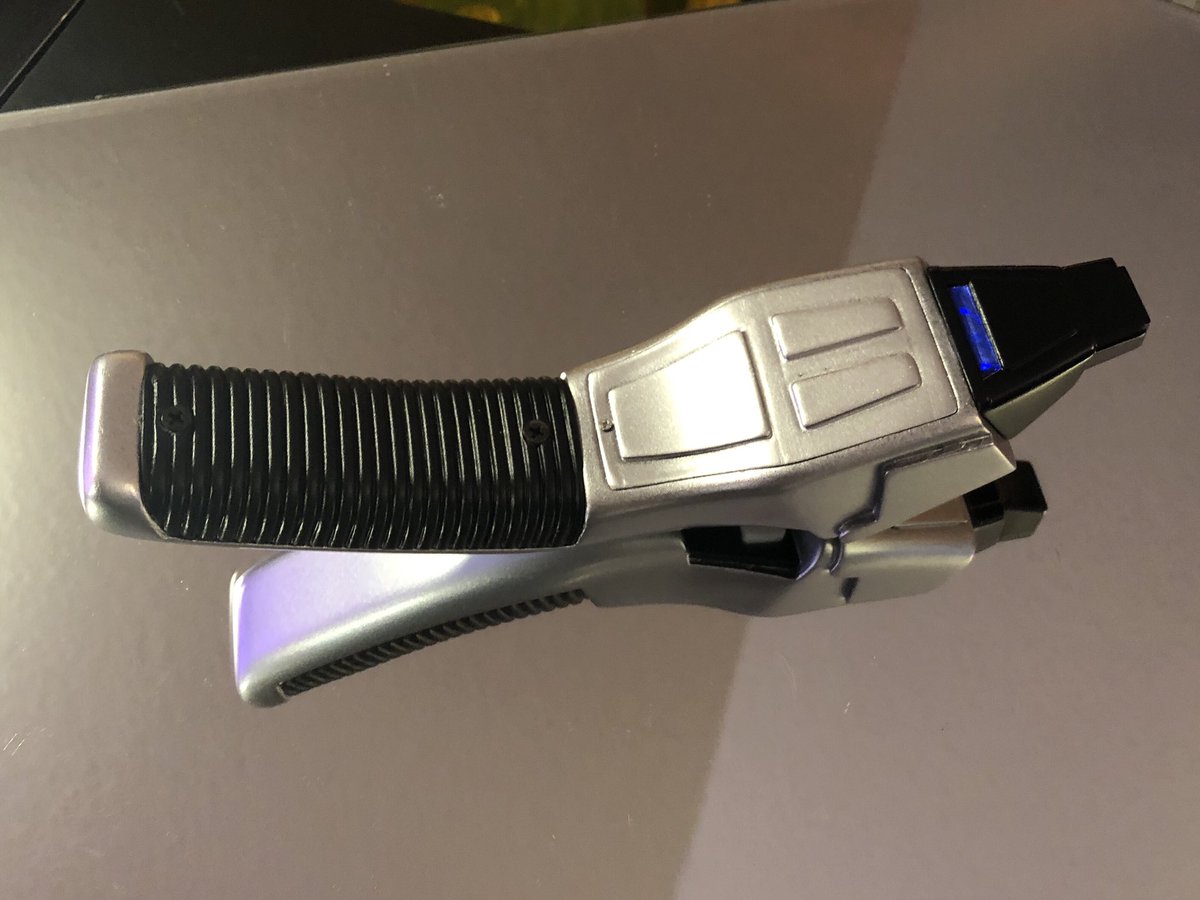 GeekToyLove's tweet photo. All buttoned up and everything still works. This Starfleet Type 2 Phaser (Boomerang) is all done and can ship out Tuesday. Body by Stapleton, electronics you GMProps
#2022Commissions #GeekDen #StarTrek #StarTrekVoyager https://t.co/02eN174Oaj
