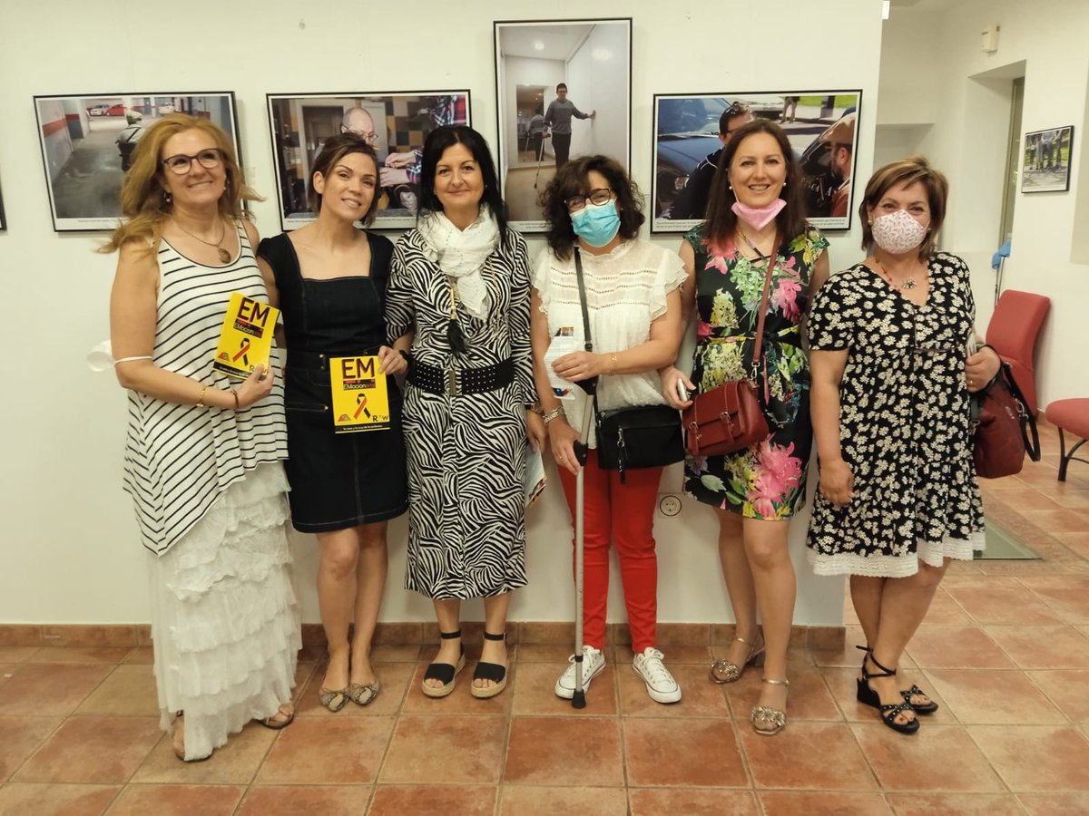 El  27 de mayo se Inauguró en La Casa de Baños de Puertollano y por el día mundial de la EM, la Exposición EMocionARTE que estará expuesta  todo junio.
Gracias a la concejala de cultura Esther Mora así como a la asociación Santa Águeda y personal del Ayuntamiento por su apoyo