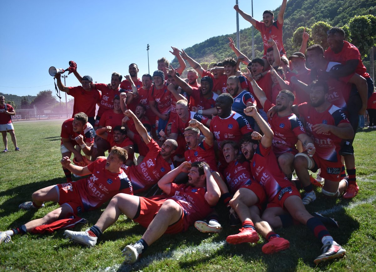 SArugbyofficiel's tweet photo. #SAASM 

🏈 @SArugbyofficiel
🆚️ @ASMOfficiel
🔴🔵 Victoire : 33 à 30 

L'histoire continue pour la relève Cantalienne !

BRAVO À TOUS ! 

#AllezAurillac #Bienplusquunmaillot #StadeAurillacois 
🔴🔵🏈🏈💪💪 https://t.co/dF4wdnTGFu