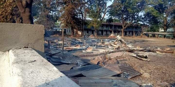 It is reported that 2 buildings from BEHS 8, San ward, Kale tsp, were burnt down owing to the shelling of artilleries by junta troops yesterday. 
#WhatsHappeningInMyanmar
#2022May30Coup #WarCrimesOfJunta