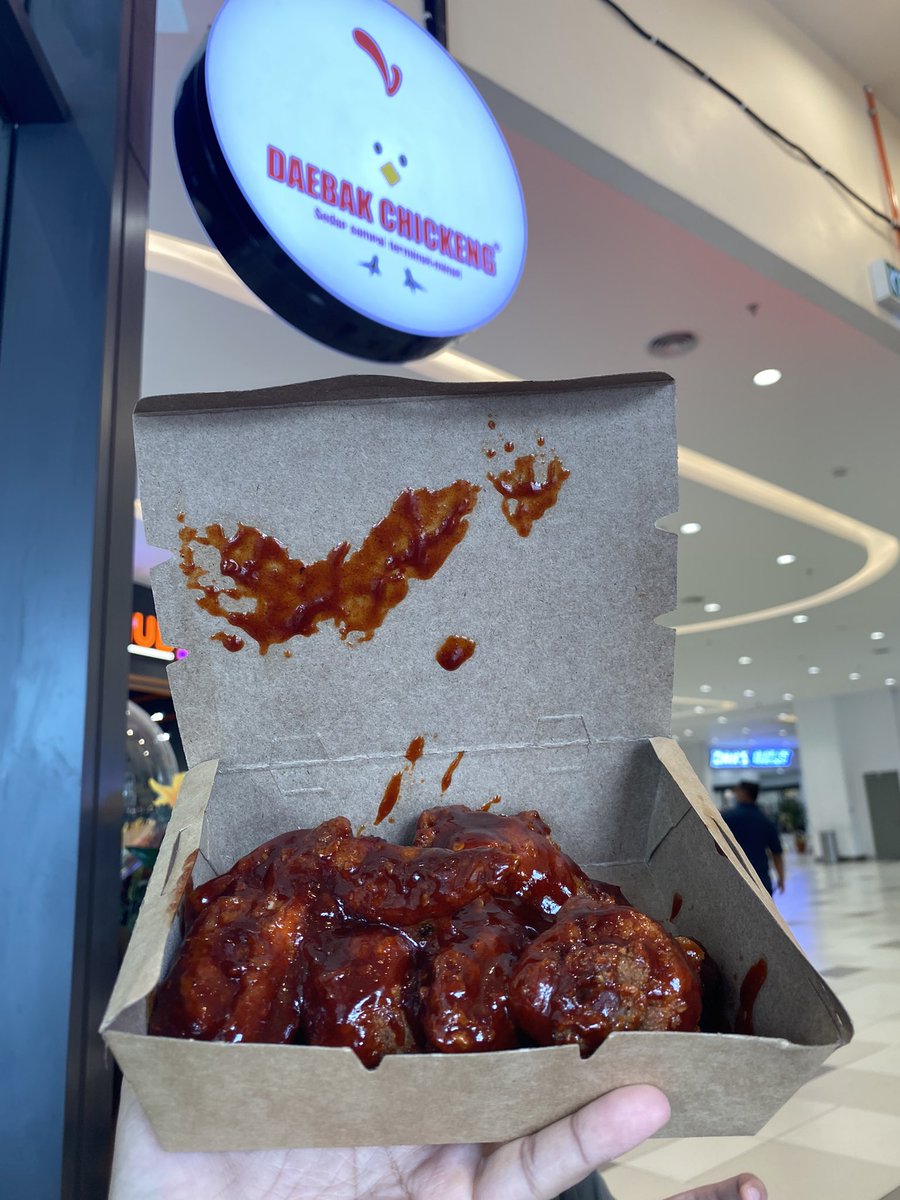 dearsln's tweet photo. Saja je pusing2 KTCC pastu jumpa daebak chickeng ni. Order extra spicy punya chicken… pedas berdentum ye. Pedas nok mapuh tapi sedap gak. https://t.co/LqO0EOTQ9n