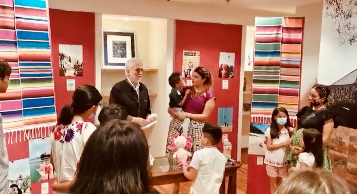 EmbaMexMls's tweet photo. Distinguished Mexican Women in Malaysia, continues with their valuable contributions to the Embassy: Liza Gomez-Junco, with double exhibition; Susana López, with a drawing class "Limoncito Art Corner"; and Diana Lecorné with a traditional piñata. Thanks on our Children's Day. https://t.co/b9Gm0IQI8X