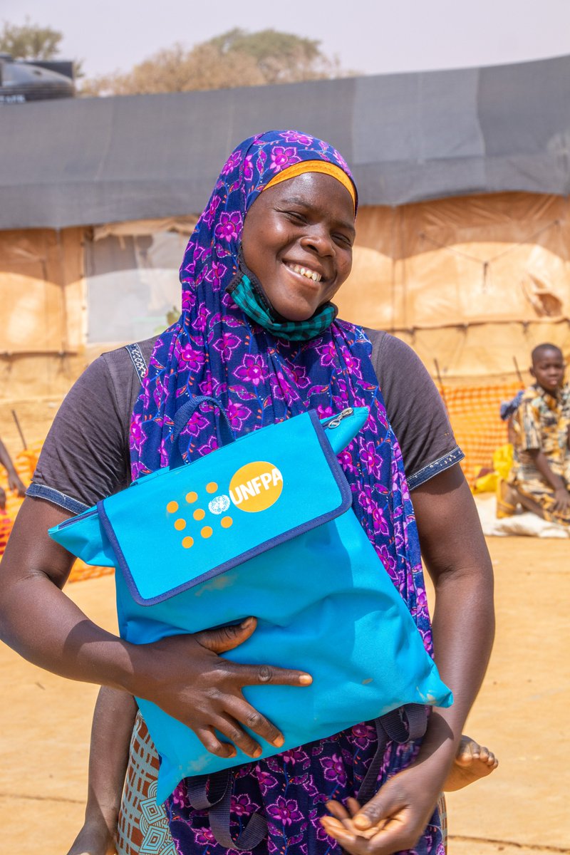 UNFPABF's tweet photo. Les produits d’hygiène menstruelle sont des produits de première nécessité pour les femmes et les jeunes filles. 
Au #BurkinaFaso, l’@UNFPA met à disposition des femmes et jeunes filles déplacées des produits menstruels pour préserver leur dignité
#ReponseHumanitaire
#MHDay2022 https://t.co/WS7EQceBk3