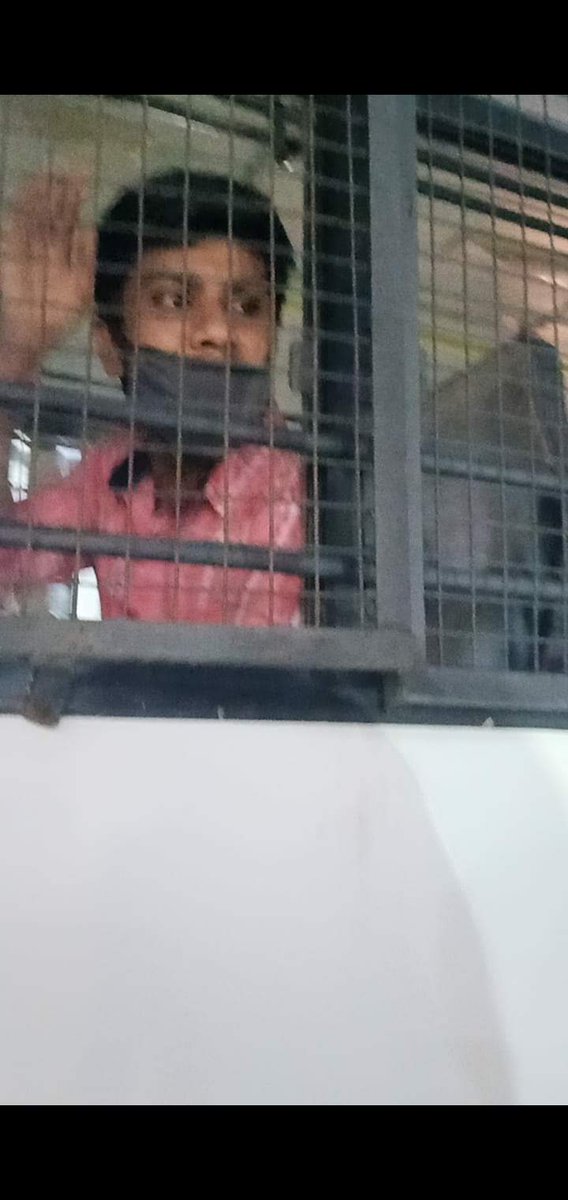 ranjithDmk5's tweet image. @gokula15sai
எத்தனை வார்த்தைகள் என்னென்ன வார்த்தைகள்

அவ்வளவு எளிதில்
மறக்க முடியுமா மே 30ஆம் தேதியை

வணக்கம்🙏 SP.வேலுமணி அண்ணா
 
நான் கடந்த முறை வருங்கால முதல்வர் என்று எங்கள் தலைவர் தளபதியார் அவர்களை சொன்னது போல இன்று எங்கள் தலைவர் தளபதி மாண்புமிகு தமிழக முதல்வர் ஆகிவிட்டார்