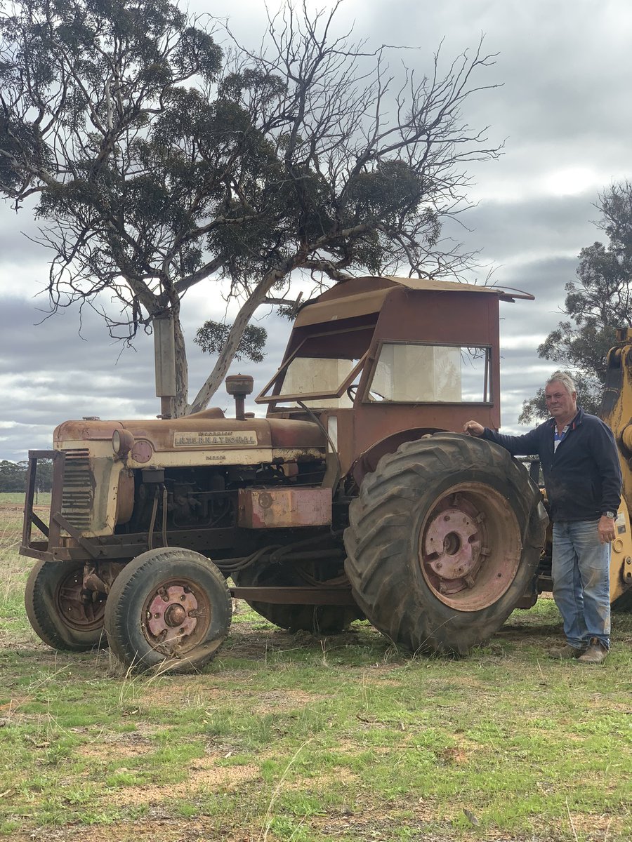 114gate's tweet image. Farewelled one of our old W7 International tractors that the old man cut his teeth on today. Donated it to the horsepower highway crew in Gnowangerup. Be good to see it on the road someday all spruced up! @jeza1487 @YogiKendall