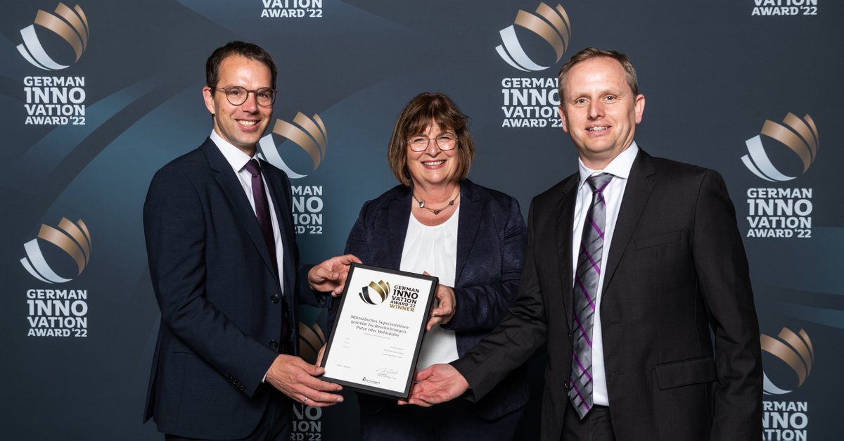Evonik_DE's tweet photo. Herzlichen Glückwunsch an unser Thermal-Insulation-Team: Das Granulat für Hochleistungsdämmungen von #Evonik gehört zu den Gewinnern des #germaninnovationaward 2022 in der Kategorie Excellence in Business to Business - Chemical Industry von @DesignInGermany . https://t.co/JxESJbomlT