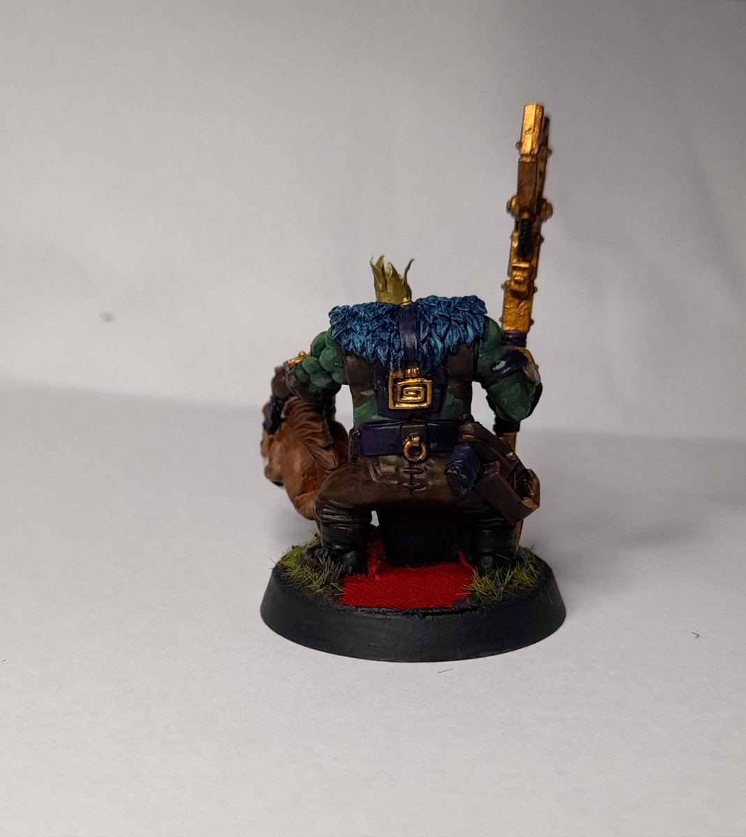 Scarlet_Dragon1's tweet photo. My offering for UK Jubilee; Da Kween with Squorgi. My painting is slowly improving. #WarhammerCommunity #warmaidens #warhammer https://t.co/Knxll2gIzh