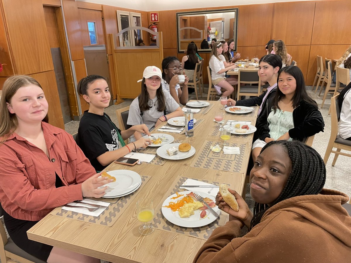 STA_PEd's tweet photo. All up and fed ready for todays adventure at the theme park 🎢🇪🇸 https://t.co/DHJZzbC30r