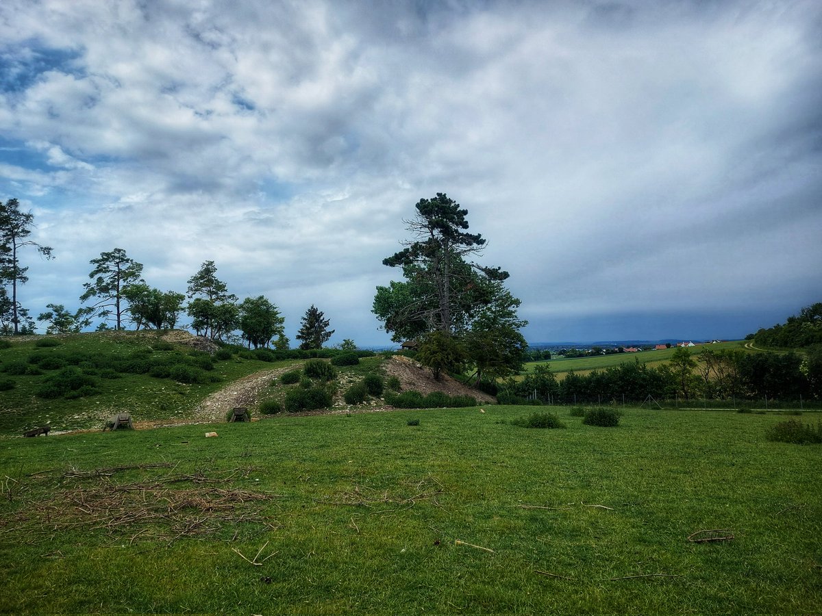 NinaKarg's tweet photo. First #peakermeetup with my new #peaker- and #outlanderfriends @Bine01382179 and @MartinaHofer9 😍 it was a fantastic day ❤️🥳 we felt like we are in 1743 at #CraigNaDun as we saw this magical place 😍😂⛰️🌳🌲@mypeakchallenge @SamHeughan @GermanPeaker @RoadtripPeakers #MPC2022 https://t.co/wmcS0kWoHt