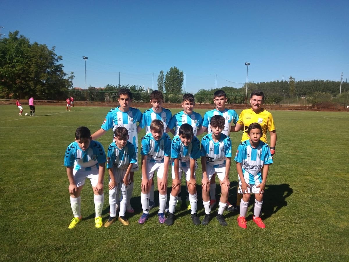 racingbenavente's tweet photo. AMISTOSO
Infantil
Viajaron a La Bañeza para medirse a los anfitriones, con el debut de varios jugadores del Alevin A.
#juntosnuestrocorazonlatemasfuerte
#orgulloracinguista
#somosformacion
#proyecto3.0 https://t.co/zKElov8UeK