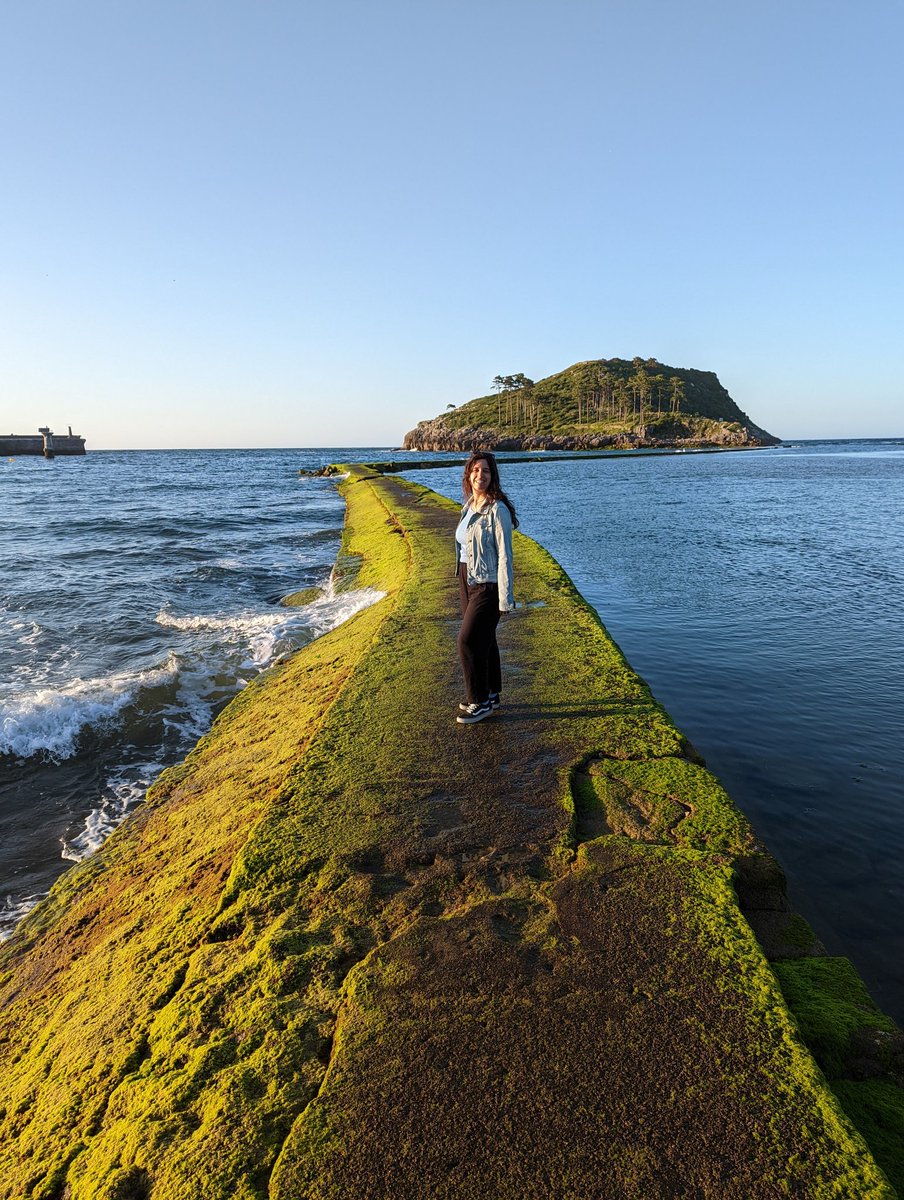 lacosmopolilla's tweet photo. Buenos días desde Lekeitio 💙.
Uno de los pueblos pesqueros más bonitos que visitar la costa vasca ⛵.
El puerto Txatxo, la ermita de San Juan Talako o la isla de San Nicolás, a la que se puede acceder durante la marea baja son algunos de sus atractivos 🥰.
#basqueroute https://t.co/eKmfTTQZay