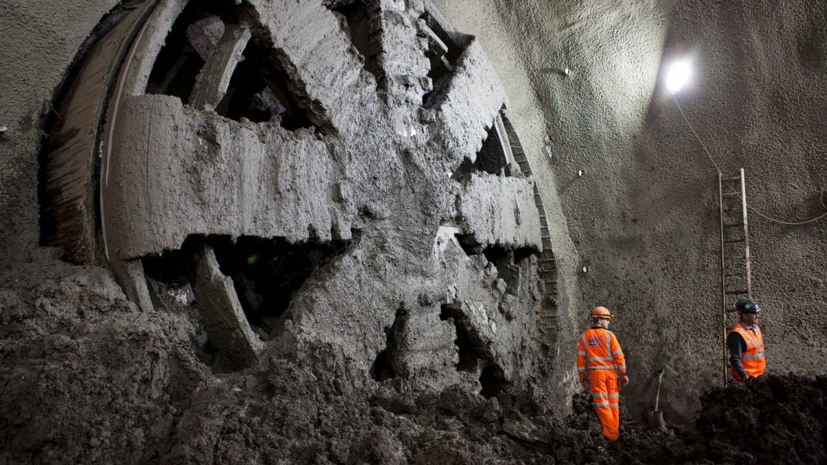 scoolrevision's tweet photo. Inside the gargantuan engineering feat of London’s $25 billion Elizabeth Line :: https://t.co/Ux70AiysAV #physics #engineering #sustainability #environment https://t.co/RsQIunVylw
