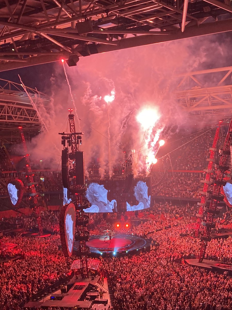 GoffLewis1's tweet photo. Ed Sheeran gig in busy Cardiff 🎵 https://t.co/01NJk6P3xM