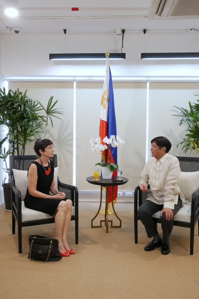 DZAR1026's tweet photo. TINGNAN | French Amb. @MBoccoz nag-courtesy call ngayong araw kay incoming Pres. @bongbongmarcos 

"I look forward to working closely with the incoming government &amp; celebrating the vibrant ties shared by our two countries." saad pa ni Boccoz.

📸 @MBoccoz
https://t.co/7PDEmYQOLz