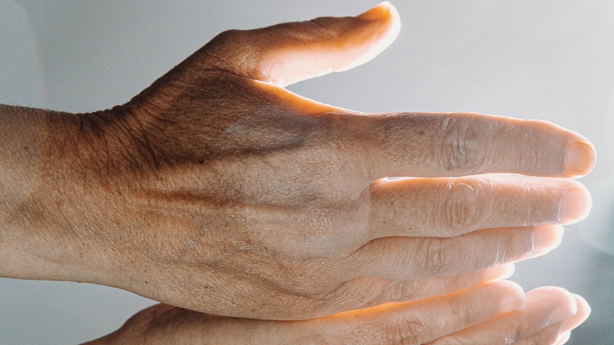 “God of the unexpected,
bless our acts of kindness, great or small.”
#prayer Read more: sanctuaryfirst.org.uk/daily-worship/…