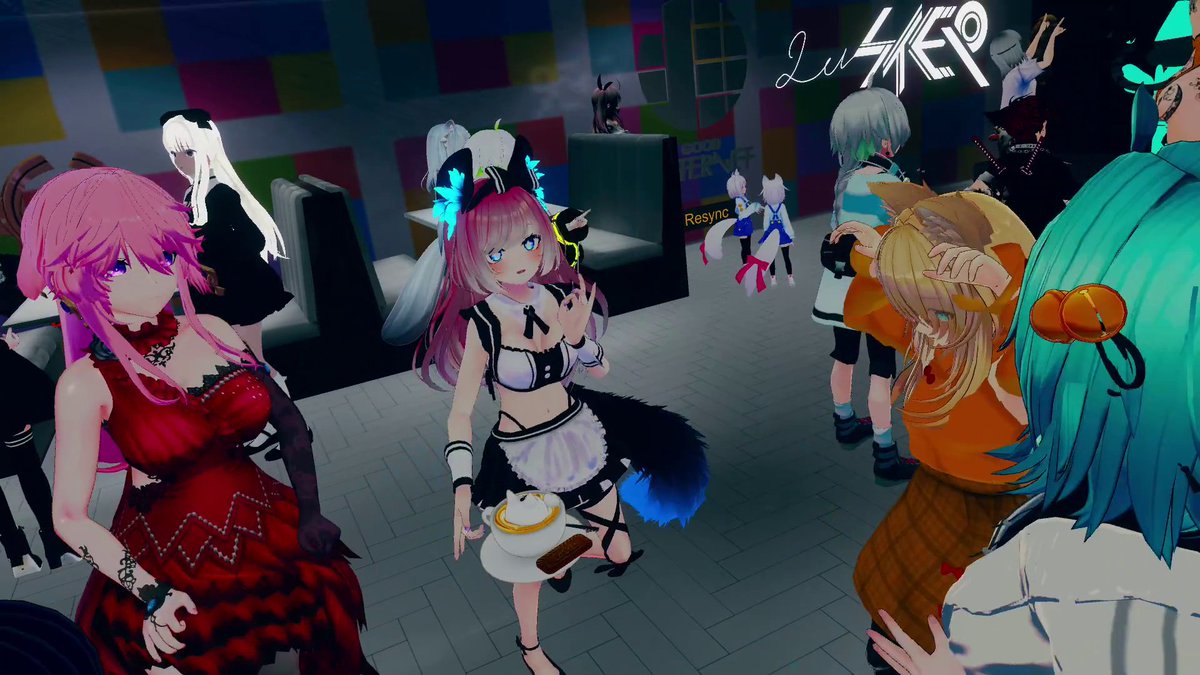 minagi_at's tweet photo. クラブイベントだけどなぜか犬猫の写真が多かった。
ネコ様囲って皆で踊る謎ムーブ。
#clubgoodinternet
#luvstep https://t.co/49p7yJ4ewH