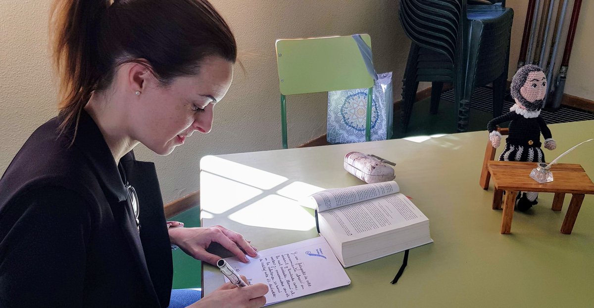 dulaci's tweet photo. Vamos creciendo #EntornoalaLengua
Escribimos el Quijote con pluma y tinta 
Nuestra última actividad #EscribirQuijote la hemos realizado en colegio Santa Bárbara de Villacañas. Gracias. #steam #steampya https://t.co/mu9Bym7aXp