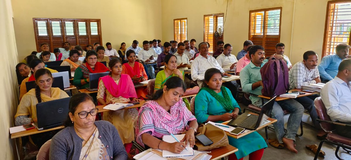 ZP_Mandya's tweet photo. ಕೆ.ಆರ್.ಪೇಟೆ ತಾ|| ಪಂ. ಸಭಾಂಗಣದಲ್ಲಿ ಅರ್ಹ ವೈಯುಕ್ತಿಕ ಗೃಹ ಶೌಚಾಲಯ ಹೊಂದಿಲ್ಲದ ಫಲಾನುಭವಿಗಳಿಗೆ ಆನ್ಲೈನ್ ಮೂಲಕ ಅರ್ಜಿ ಸಲ್ಲಿಸುವ ಕುರಿತು ಹಾಗೂ LWM DPR ತಯಾರಿಸುವ ಸಂಬಂಧ PDO's ಹಾಗೂ DEO'sಗಳಿಗೆ ಮಾಹಿತಿ ನೀಡಲಾಯಿತು.
#RDPR #RDWSD #ZPMandya #Sbmg #LWM #LiquidWaste #BuildToilets #DPR #Smj https://t.co/xE8O8kWMqb