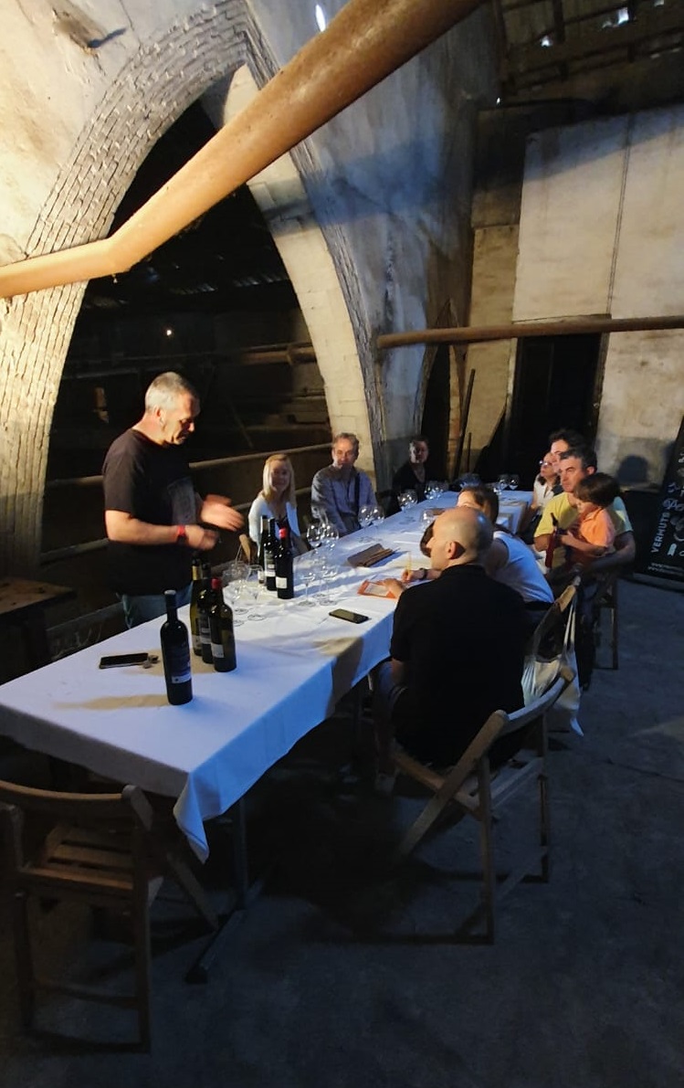 ajsantpedor's tweet photo. 🍷Visita al Celler Cooperatiu de Santpedor en el marc de la @firaviba 

👉Descoberta històrica amb la Mireia Vila i tast de la mà de @elterrer1834 

Gràcies a tots per ser-hi, tenim un patrimoni magnífic! https://t.co/y2CKb7ncLQ
