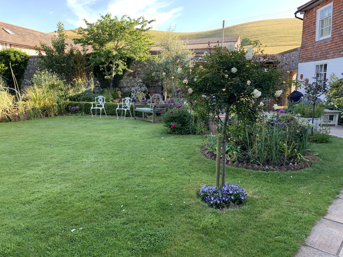 RanscombeBandB's tweet photo. Ranscombe House B&amp;B   Ready and waiting… https://t.co/gbZasxNFo3