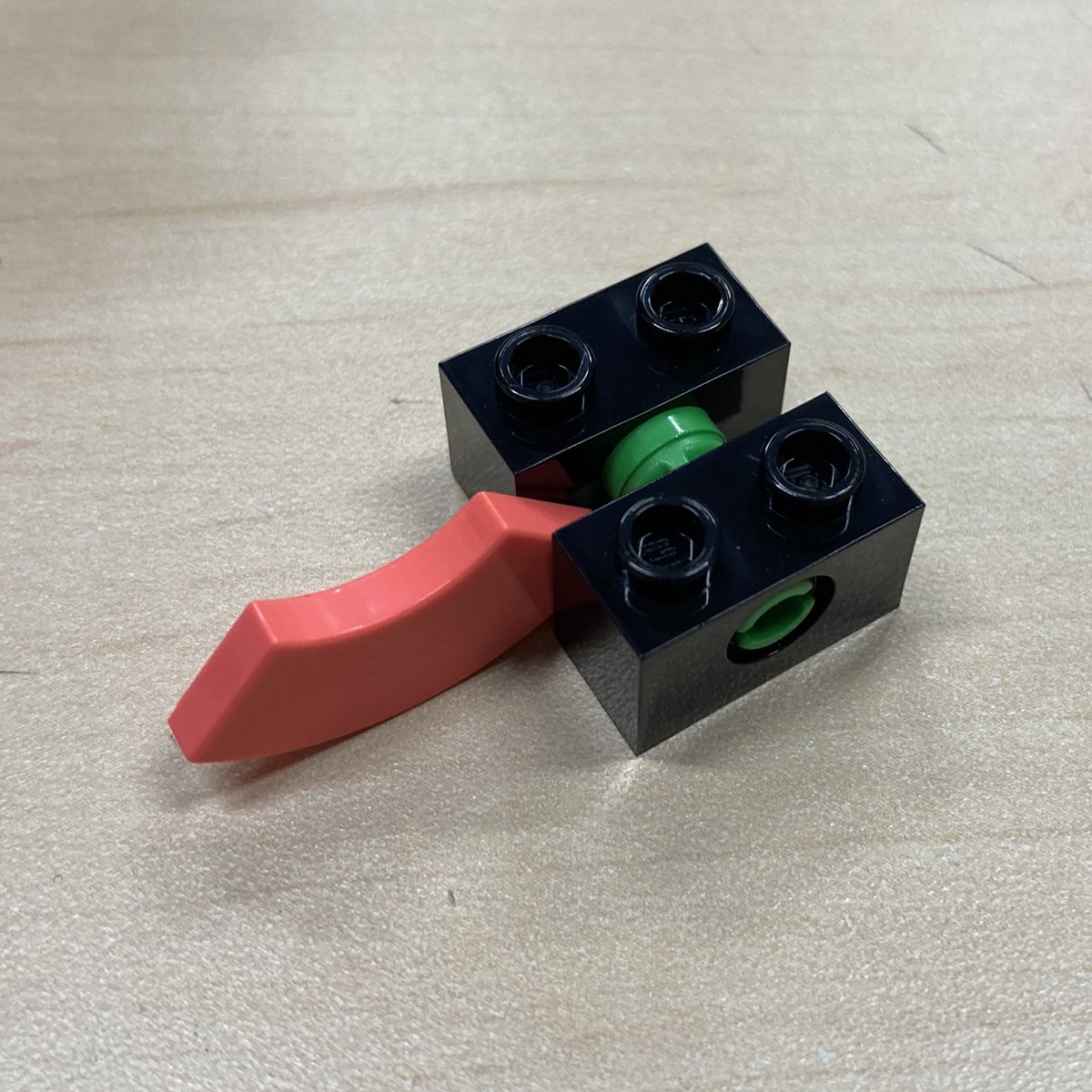 いまいち使いどころ浮かばないけど、1プレート（=0.4ポッチ）ずらせる組み方