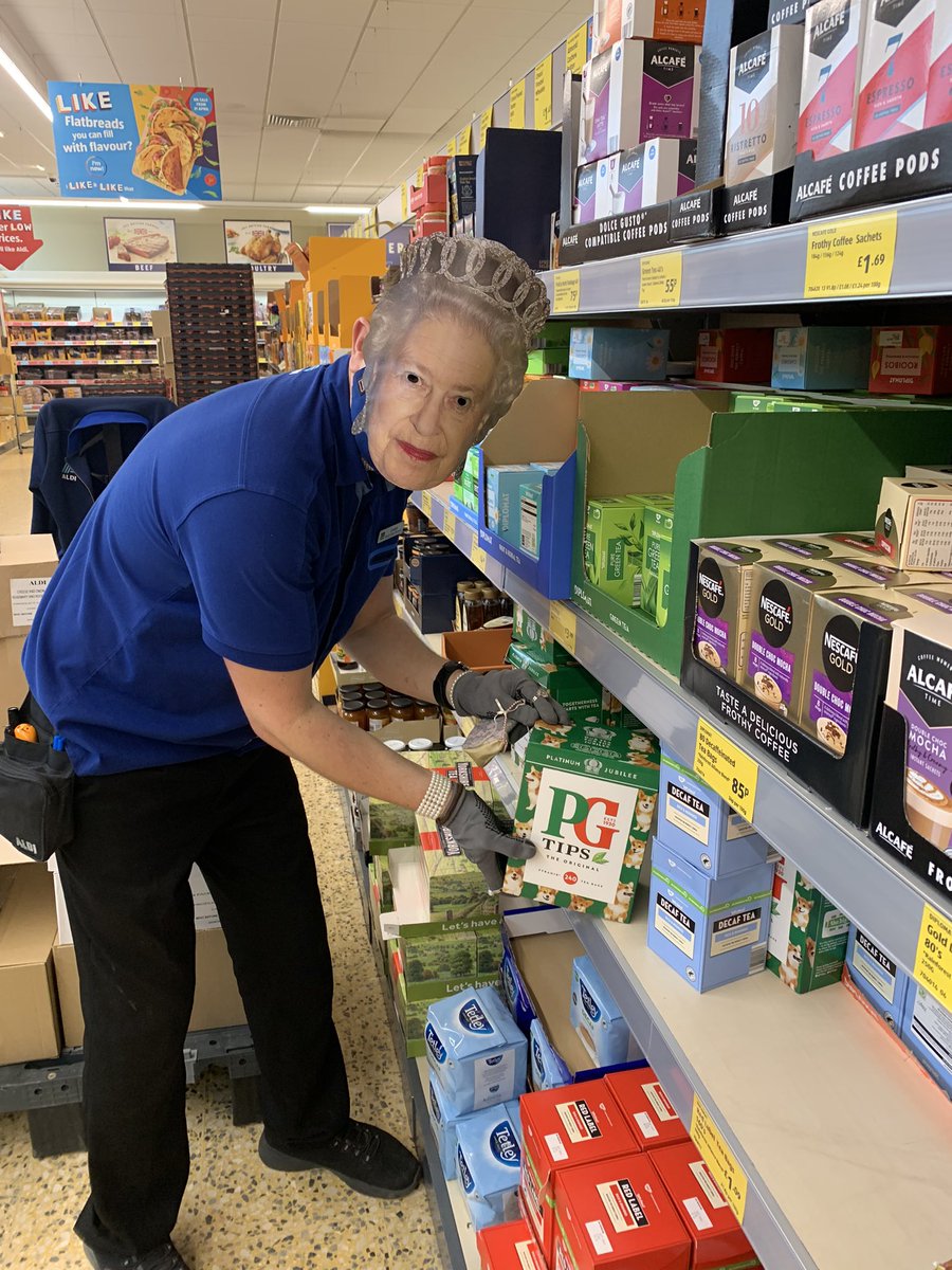 _Mark_Joel's tweet photo. Just thought I would stop by my local @AldiUK at kirkham to pick up some of my favourites. Can’t rely on Jeeves to get the right scones. Strawberry and cream ones are delicious. Might even have a tipple after my afternoon tea #aldiuk #Jubilee #queen https://t.co/CFRrmpwIgg