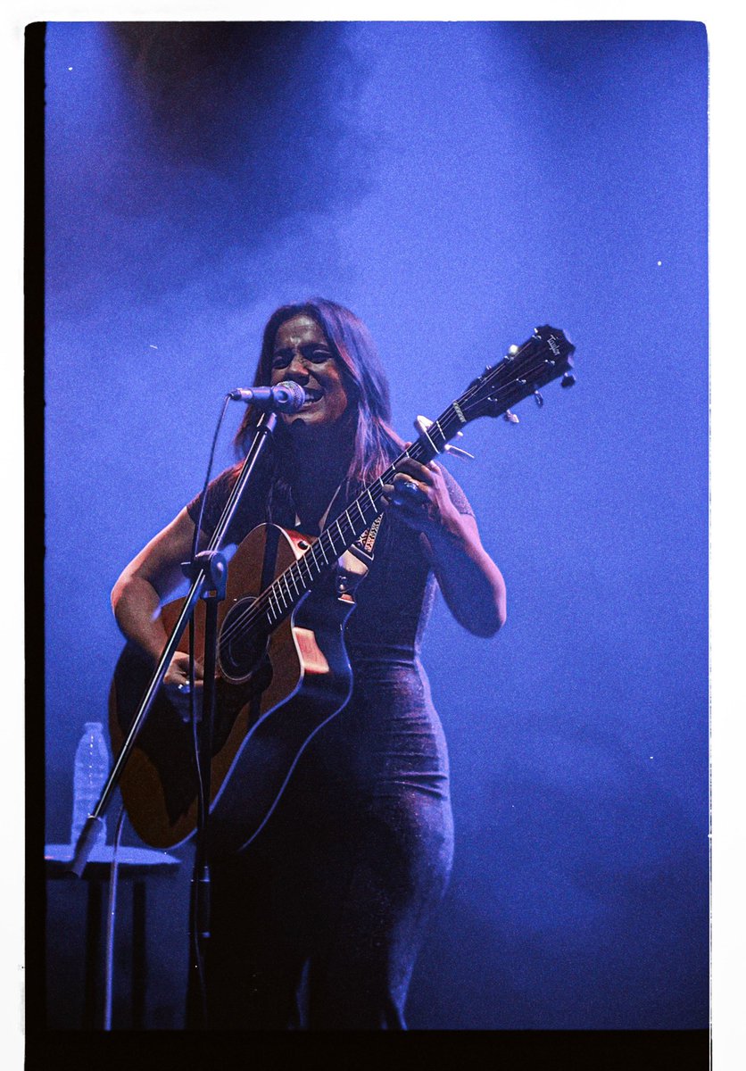luciaa_moraa's tweet photo. Anoche le hice a @itsjuliamedina estas fotitos en el concierto de Tenerife. 💕🥰 https://t.co/Dyx26H7CxO
