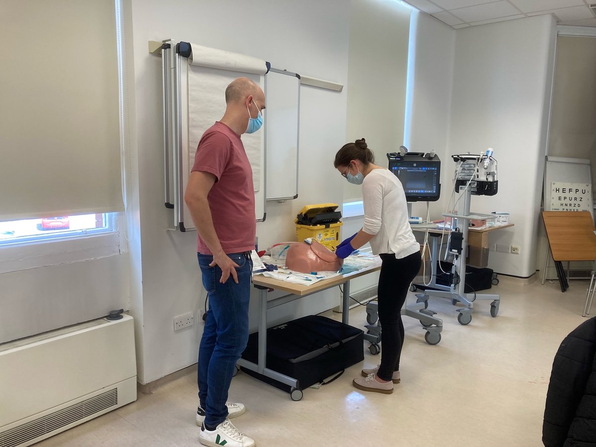 IMPRESS-ive skills &amp; sim course delivered w/fabulous faculty <a href="/drjpstorey/">James Storey</a> , <a href="/stephescope/">Stephe Kamalathasan</a> , <a href="/tom__slater/">Tom Slater</a> , henry proctor and @hannah_barnard1 .Great ed for #IMY3 emergency skills sim w/learning points on SBAR headline &amp; importance of sedation for patient experience AND safety