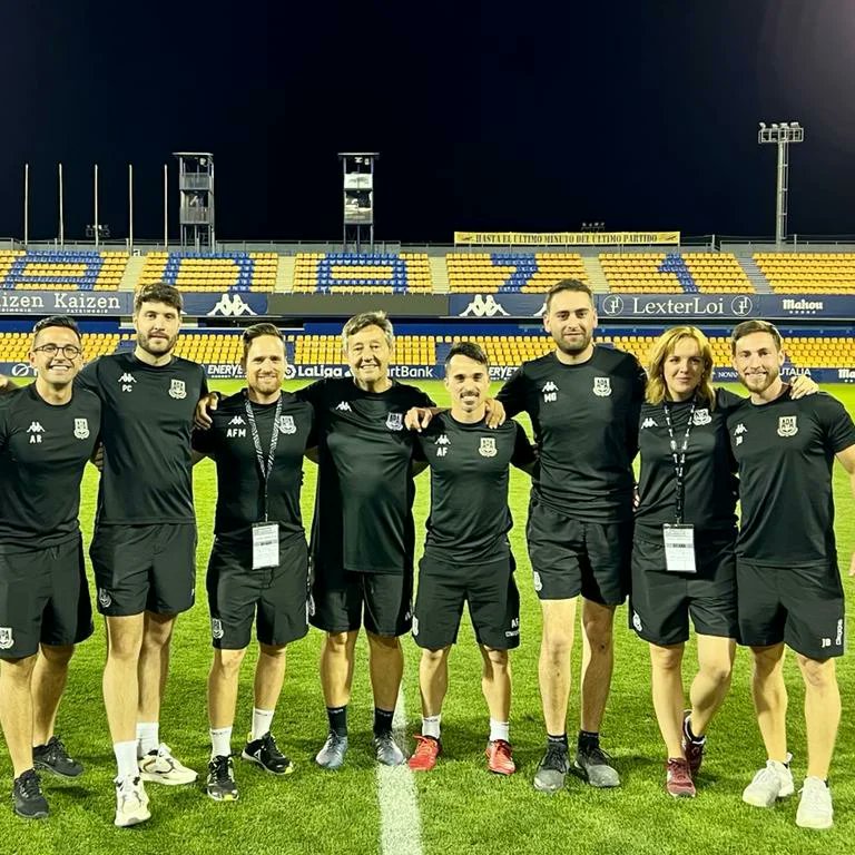 aaronfueyo's tweet photo. Fin a la 21/22 ⚽️🟡
Temporada dura en lo deportivo pero irrepetible en lo personal. Gracias a todos mis compañer@s y jugadores por su confianza y sobre todo, por haberme hecho fácil mi día a día.
#hastaelúltimominutodelúltimopartido #queruede #reconditioning #elclubdelas8 https://t.co/3Tc6VfCPZL
