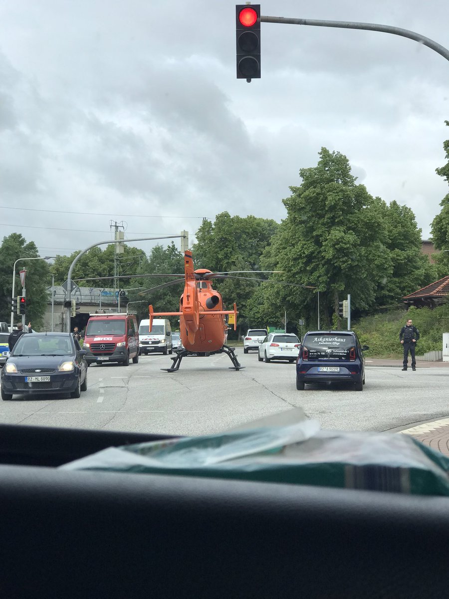 Ahmadr1's tweet photo. Respect to the #german police and and emergency services the way they came and did it #Respect #Germany #police #Emergency #helicopter #helicopterteam https://t.co/fwlqMan859