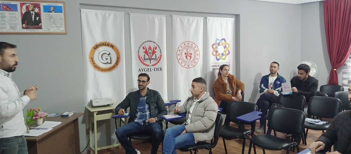 AygelDer's tweet photo. Mutlu Yarınlar Gençlik Merkezimizde, gençlerimiz düzenli bir şekilde eğitimlerine devam etmektedir. Bu hizmetten istifade eden gençlerimizin adına, emeğini ve desteğini esirgemeyen yetkili tüm amirlerimize ve de devlet büyüklerimize bizler minnet ve şükranlarımızı iletiyoruz. https://t.co/uXUZTYZhXj