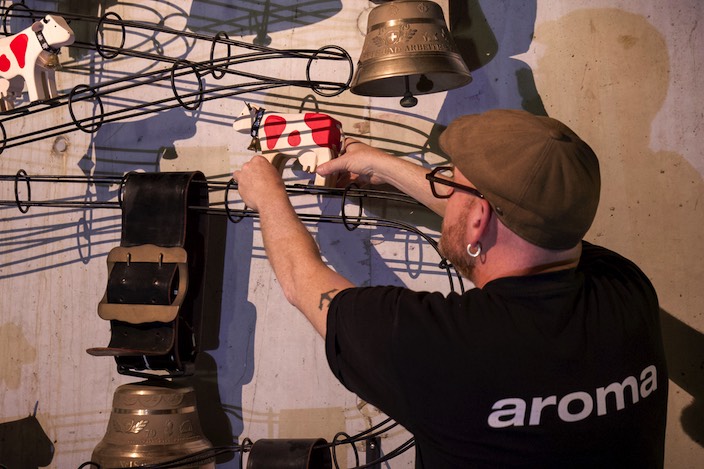 Grand Opening: In der Trauffer Erlebniswelt werden die letzten Nägel eingeschlagen und Bilder aufgehängt. Das Interview zum Countdown mit Michael Hollstein, Creative Director Concept und Strategy bei Aroma gibt's in der Jungfrau Zeitung.
jungfrauzeitung.ch/artikel/199993/