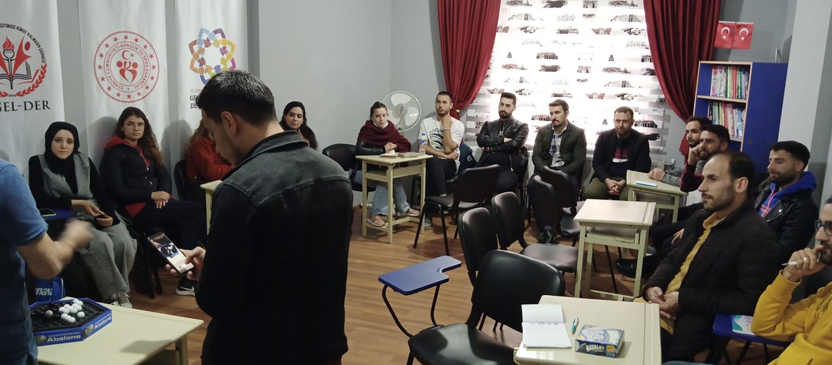 AygelDer's tweet photo. Mutlu Yarınlar Gençlik Merkezimizde, gençlerimiz düzenli bir şekilde eğitimlerine devam etmektedir. Bu hizmetten istifade eden gençlerimizin adına, emeğini ve desteğini esirgemeyen yetkili tüm amirlerimize ve de devlet büyüklerimize bizler minnet ve şükranlarımızı iletiyoruz. https://t.co/UmrfZatbJx