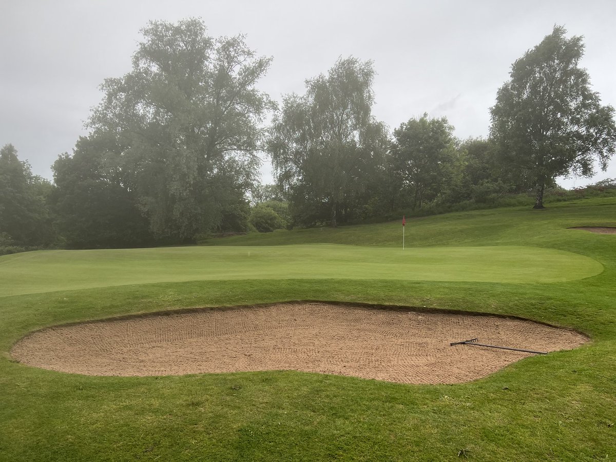 Tidying bunkers up on this wet morning with <a href="/Michael40601029/">Michael Davies</a>