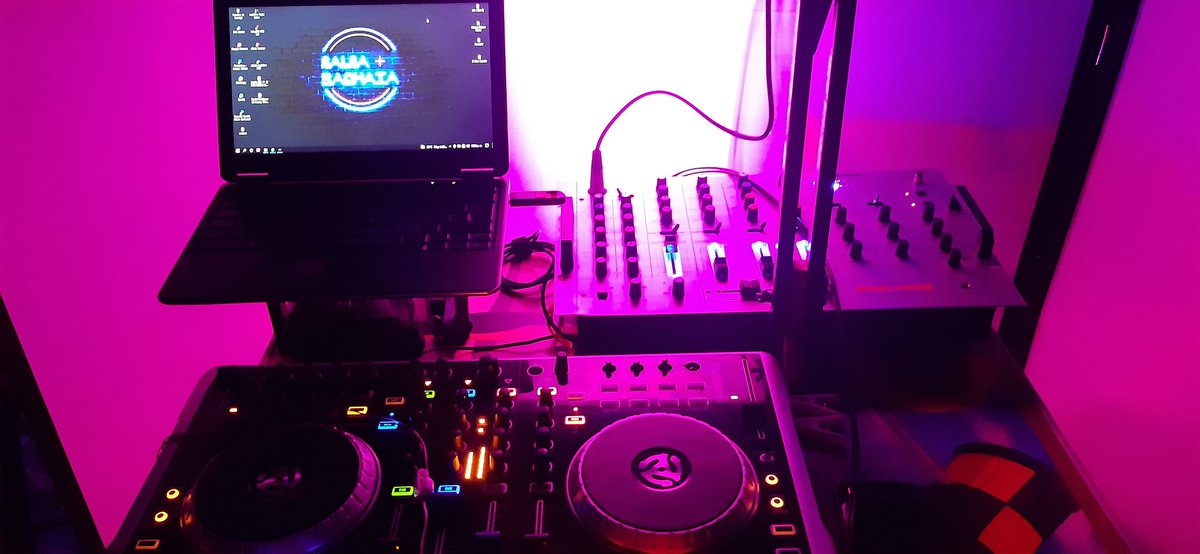 mike_dj1's tweet photo. Quien creen q llegoooo!!
#mixmikedj https://t.co/n7ES4oB3xs