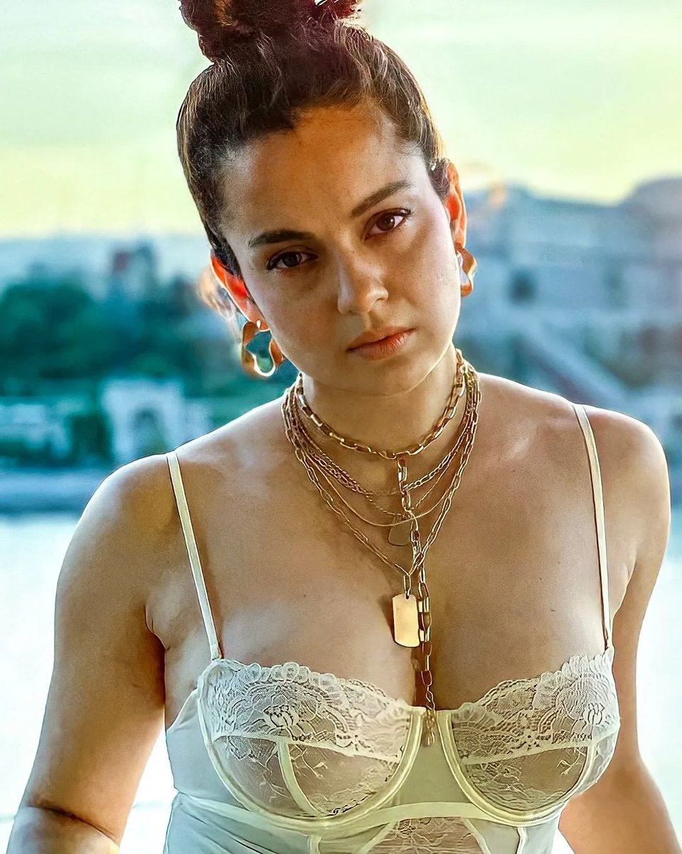 ClipsMallu's tweet photo. Kangana Ranaut 😘😘😘 https://t.co/mH141pUcPj