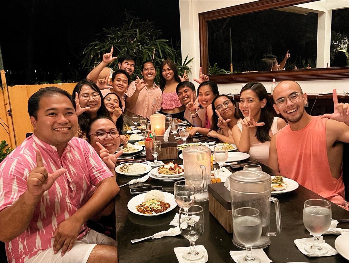 jericlim__'s tweet photo. Anywhere is paradise when I'm with you ๐ถ๐ฅน
#MapuaCardinalSingers #MCSGoraSaBora https://t.co/ueMNEs9lF6
