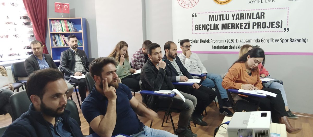 AygelDer's tweet photo. Mutlu Yarınlar Gençlik Merkezimizde, gençlerimiz düzenli bir şekilde eğitimlerine devam etmektedir. Bu hizmetten istifade eden gençlerimizin adına, emeğini ve desteğini esirgemeyen yetkili tüm amirlerimize ve de devlet büyüklerimize bizler minnet ve şükranlarımızı iletiyoruz. https://t.co/09s8OvGPi5