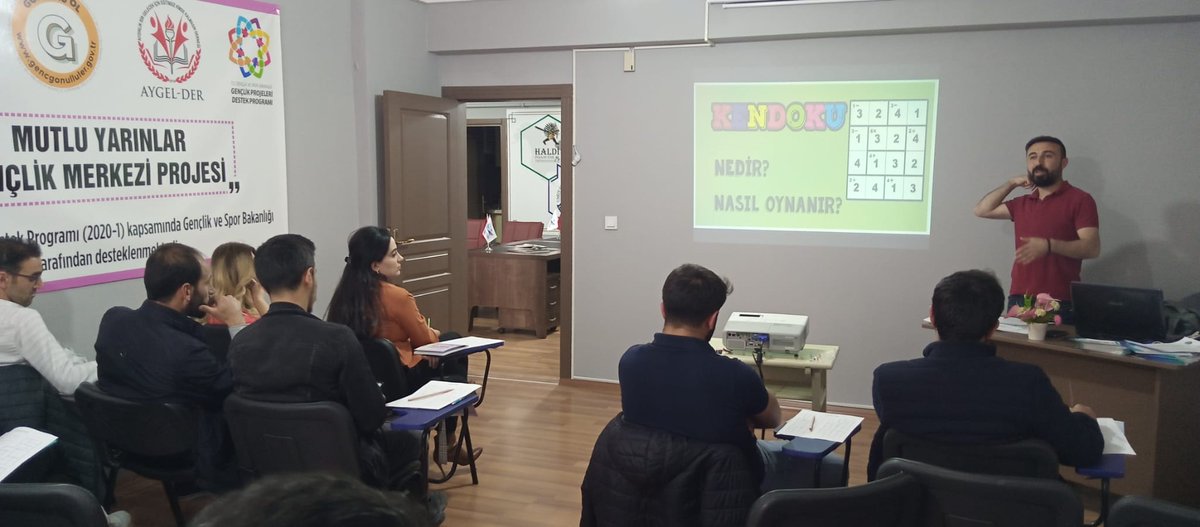 AygelDer's tweet photo. Mutlu Yarınlar Gençlik Merkezimizde, gençlerimiz düzenli bir şekilde eğitimlerine devam etmektedir. Bu hizmetten istifade eden gençlerimizin adına, emeğini ve desteğini esirgemeyen yetkili tüm amirlerimize ve de devlet büyüklerimize bizler minnet ve şükranlarımızı iletiyoruz. https://t.co/09s8OvGPi5