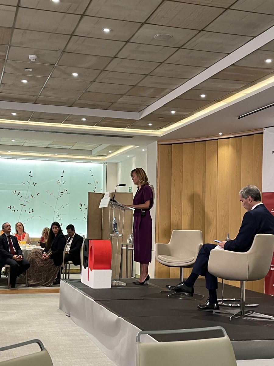 En el desayuno de Europa Press con Pilar Alegría. Interesante alegato inicial a reducir la crispación y la bronca política para favorecer políticas públicas que solucionen problemas de la gente. Lástima que el discurso oficial sea tan electoral 365 días al año.
